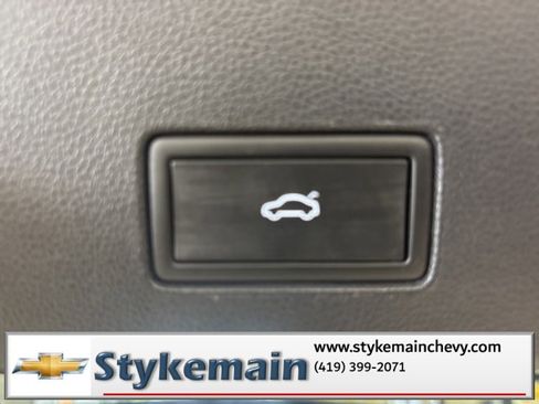 Used 2022 Volkswagen Atlas Cross Sport SEL R-Line image 32