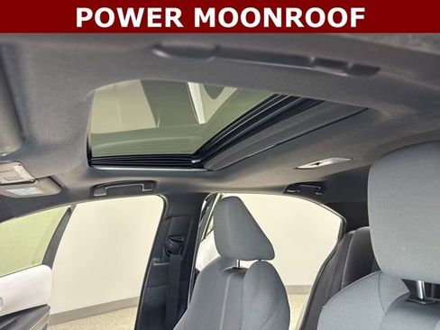 Used 2020 Toyota Corolla SE w/ SE Premium Package image 2