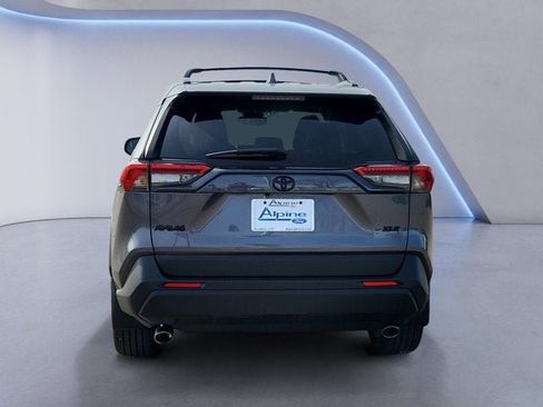 Used 2022 Toyota RAV4 XLE Premium image 4