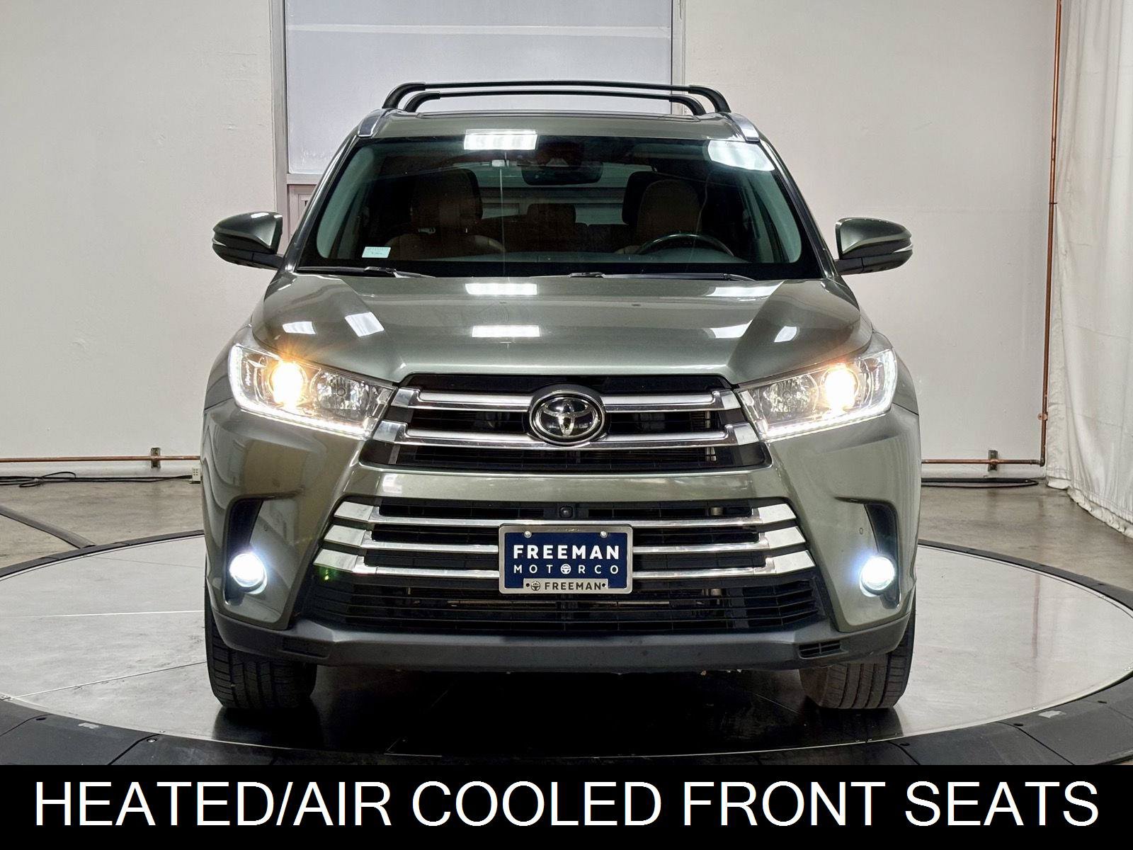 Used 2019 Toyota Highlander Limited Platinum AWD/4WD image 3