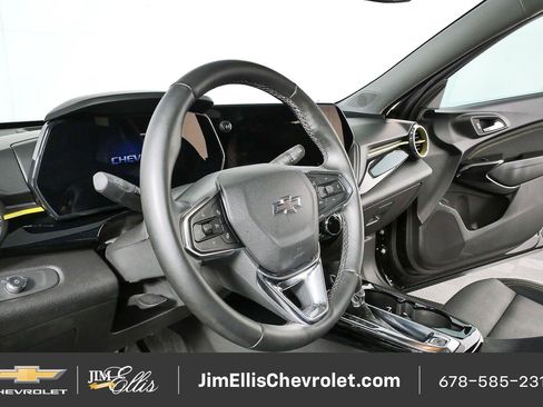 Used 2025 Chevrolet Trax ACTIV w/ Sunroof Package FWD image 4