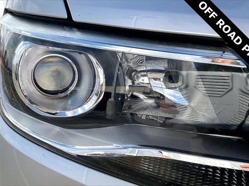 Used 2018 Chevrolet Colorado ZR2 image 31