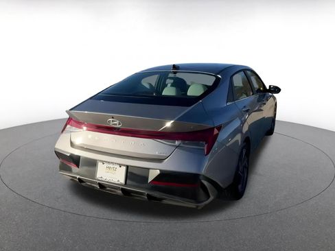 Used 2025 Hyundai Elantra Limited image 14