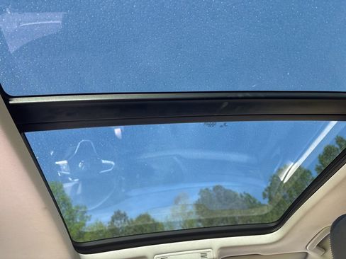 Used 2024 Volkswagen Taos SE image 9