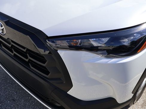 Used 2026 Toyota Corolla Cross LE image 3