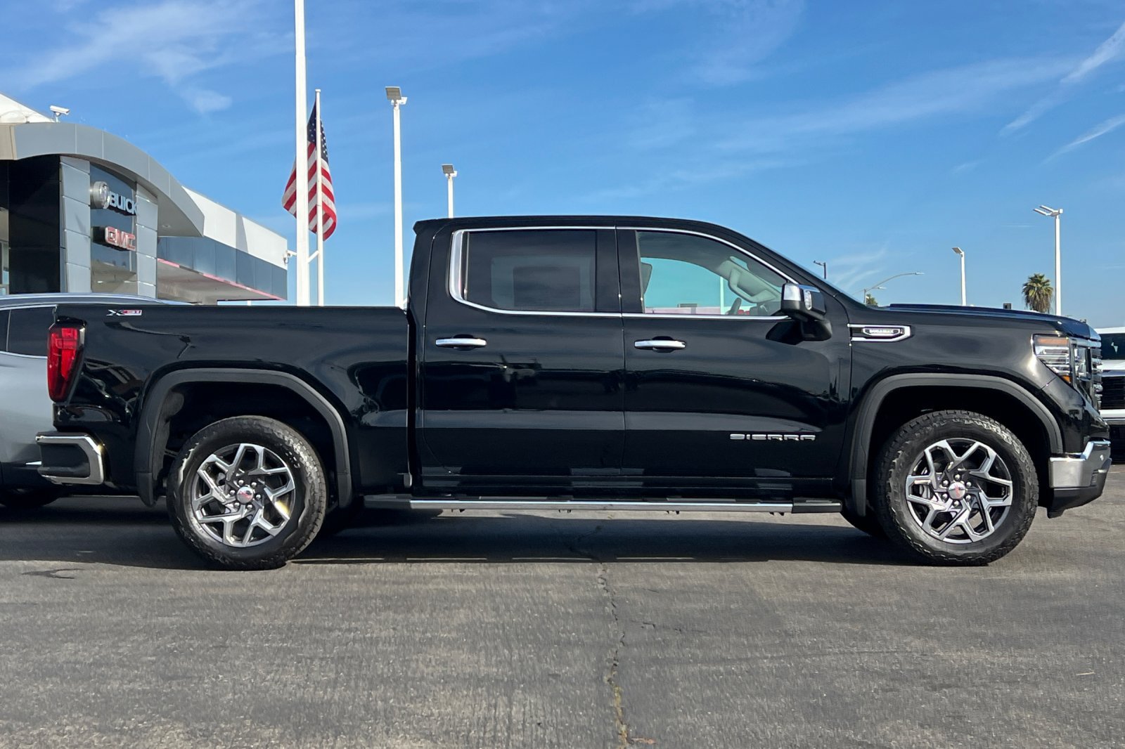 Used 2026 GMC Sierra 1500 SLT w/ SLT Premium Plus Package AWD/4WD image 3