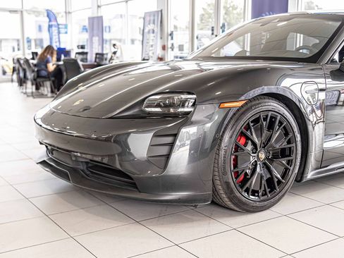 Used 2022 Porsche Taycan GTS image 5