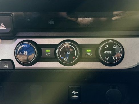 Used 2018 Toyota Tacoma SR image 18