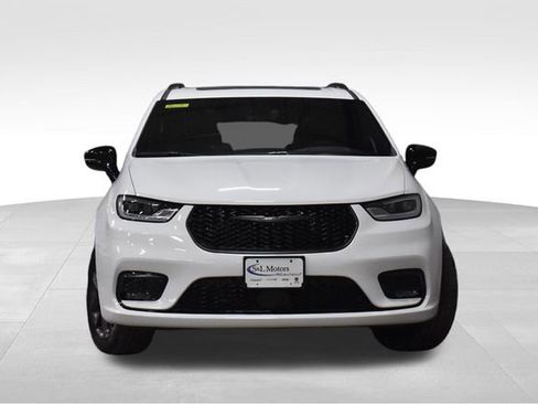 New 2026 Chrysler Pacifica Select w/ S Appearance Package image 5