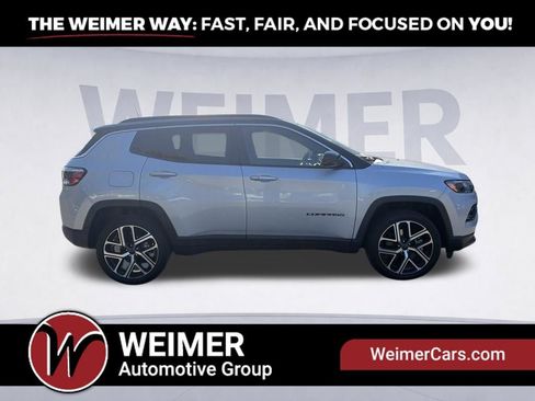 Used 2025 Jeep Compass Limited AWD/4WD image 4