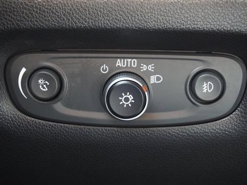 Used 2019 Chevrolet Traverse LT w/ LT Premium Package AWD/4WD image 18