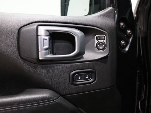 Used 2022 Jeep Wrangler Unlimited Sahara AWD/4WD image 18