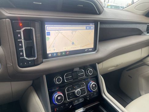 Used 2021 GMC Yukon Denali w/ Denali Premium Package image 9