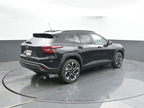 New 2026 Chevrolet Trax RS w/ Sunroof Package image 9