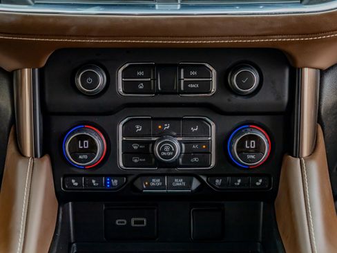 Used 2024 Chevrolet Suburban High Country image 27