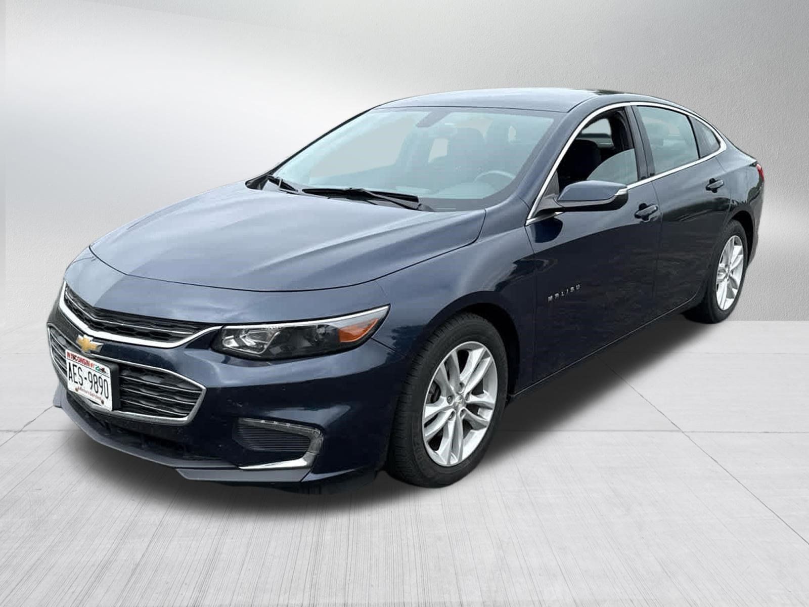 Used 2017 Chevrolet Malibu LT FWD image 2