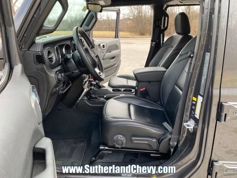 Used 2022 Jeep Wrangler Unlimited Sahara AWD/4WD image 16