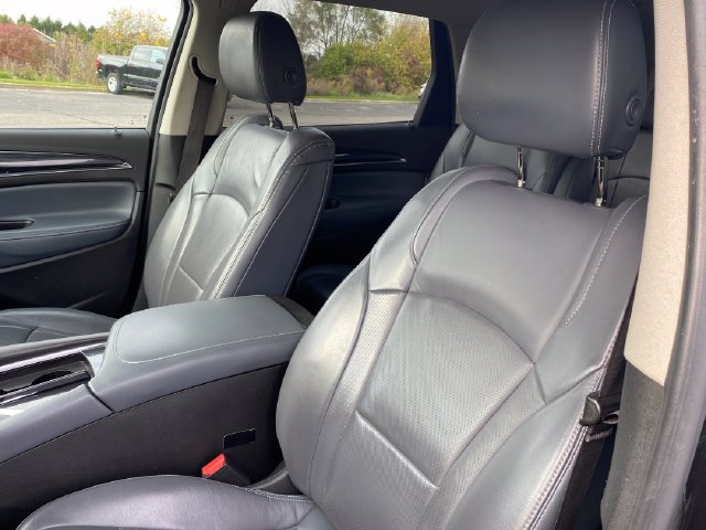 Used 2018 Buick Enclave Essence AWD/4WD image 5