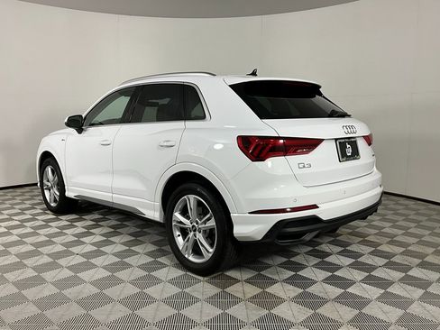 Used 2024 Audi Q3 2.0T Premium w/ Convenience Package image 3