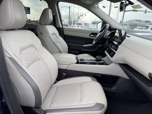 Used 2022 Nissan Pathfinder Platinum w/ Cargo Package image 17