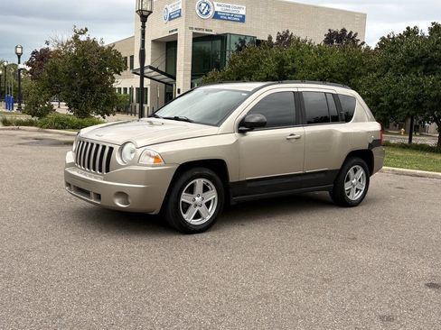 Used 2010 Jeep Compass Sport AWD/4WD image 2