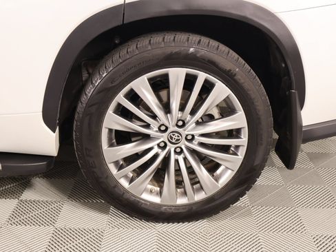 Used 2023 Toyota Highlander Platinum FWD image 20