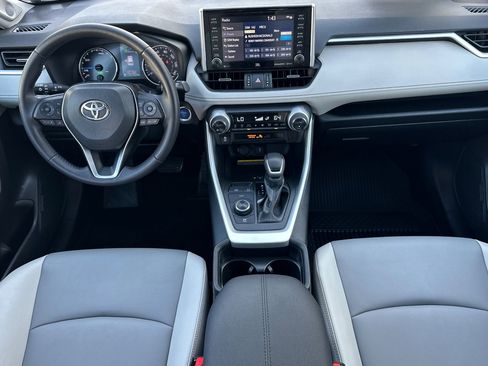 Used 2021 Toyota RAV4 XLE Premium image 13