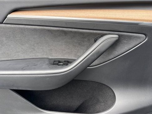 Used 2025 Tesla Model Y Long Range image 14