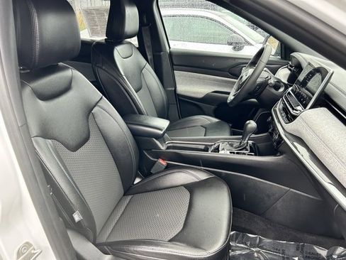 Certified 2024 Jeep Compass Latitude image 14