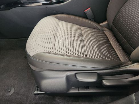 Used 2024 Chevrolet Trax LT image 24