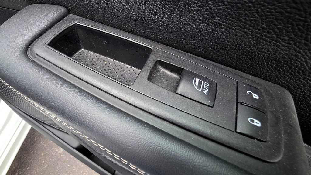 Used 2025 Chrysler Pacifica Select FWD image 67