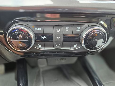 Used 2025 Chevrolet Trax ACTIV w/ Sunroof Package FWD image 22
