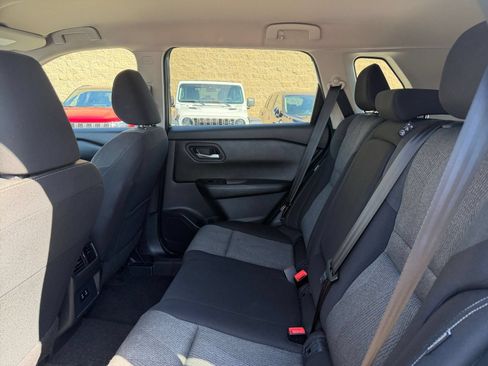Used 2025 Nissan Rogue SV FWD image 27