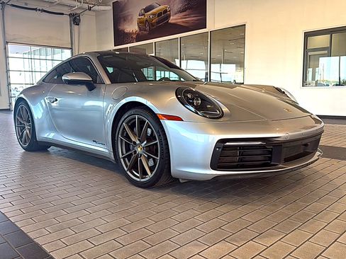 Used 2021 Porsche 911 Carrera RWD image 3