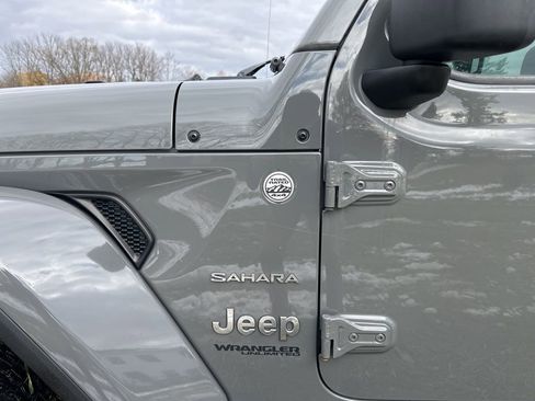 Used 2021 Jeep Wrangler Unlimited Sahara w/ Uconnect 4C Nav & Sound Group AWD/4WD image 11