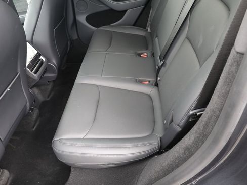 Used 2026 Tesla Model Y Long Range RWD image 22
