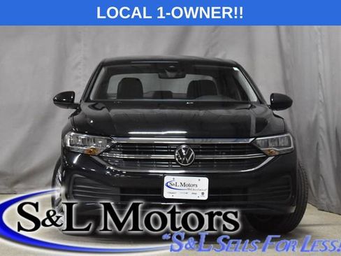 Used 2024 Volkswagen Jetta SE image 4
