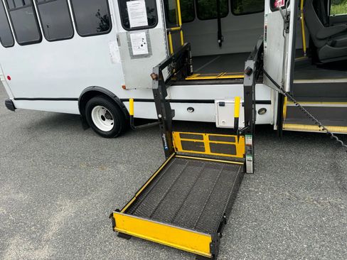 Used 2015 Ford E-450 and Econoline 450 Super Duty w/ Shuttle Bus Prep Package image 26