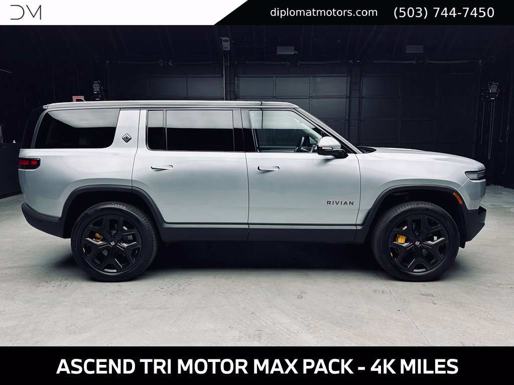 Used 2025 Rivian R1S Premium Dual AWD/4WD image 7