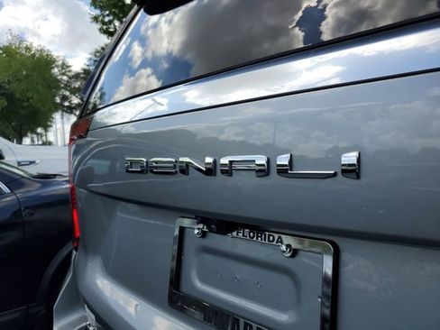 Used 2025 GMC Yukon XL Denali AWD/4WD image 8