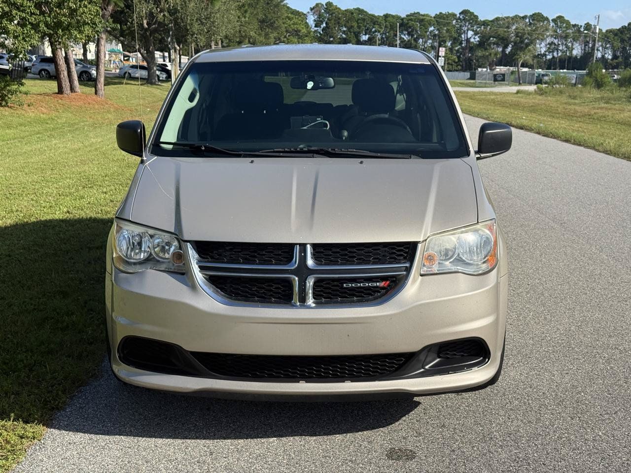 Used 2015 Dodge Grand Caravan American Value Package w/ UConnect Hands-Free Group FWD image 8