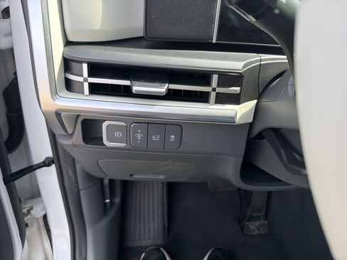 Used 2025 Hyundai Santa Fe SEL FWD image 27