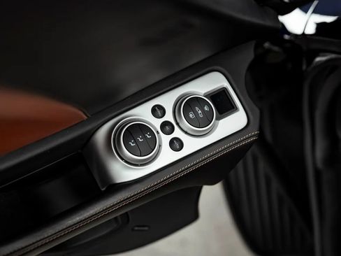 Used 2014 McLaren MP4-12C Spider RWD image 23