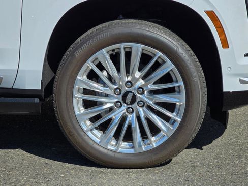 New 2026 Cadillac Escalade Luxury image 17