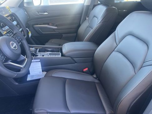 New 2025 Nissan Pathfinder SL image 8