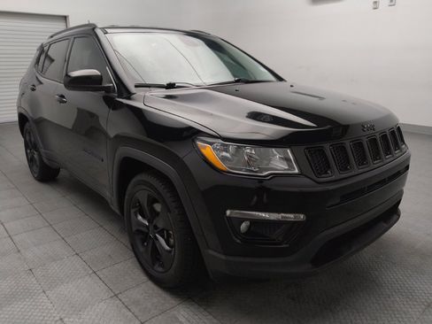 Used 2019 Jeep Compass Latitude FWD image 13