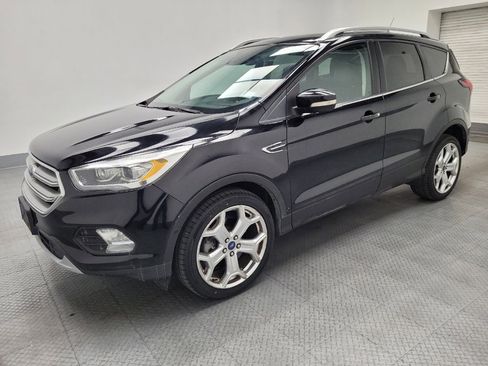 Used 2019 Ford Escape Titanium image 2