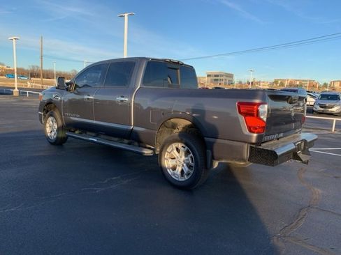 Used 2016 Nissan Titan SL image 5
