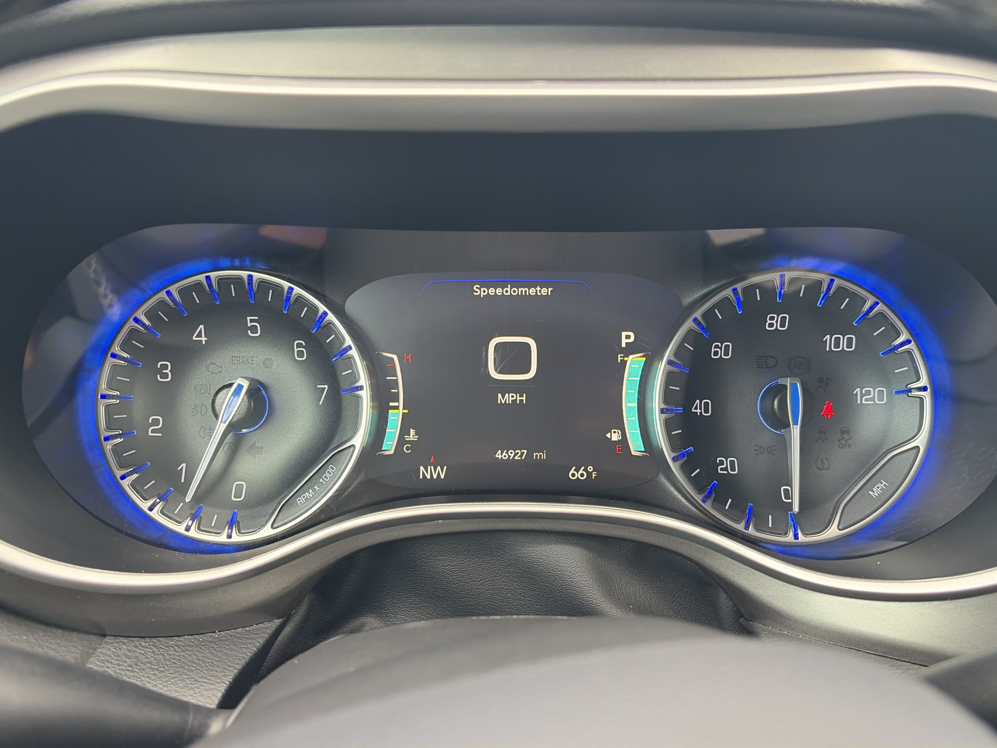 Used 2024 Chrysler Pacifica Touring-L FWD image 10