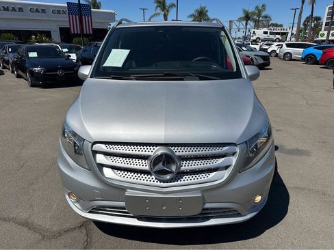 Used 2016 Mercedes-Benz Metris Passenger image 2